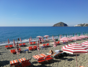 Kupon: NORA PONUDBA: 9-DNEVNI NEPOZABEN ODDIH na otoku ISCHIA + letalski prevoz + trajekt + hotel**** + polpenzion + program za 899,00 EUR