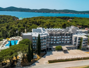 Kupon: NORA CENA na 8-dnevne ALL INCLUSIVE počitnice v NOVO PRENOVLJENEM (2026) hotelu Adria 4*, v BIOGRADU NA MORU - že za 679,00 EUR na osebo!